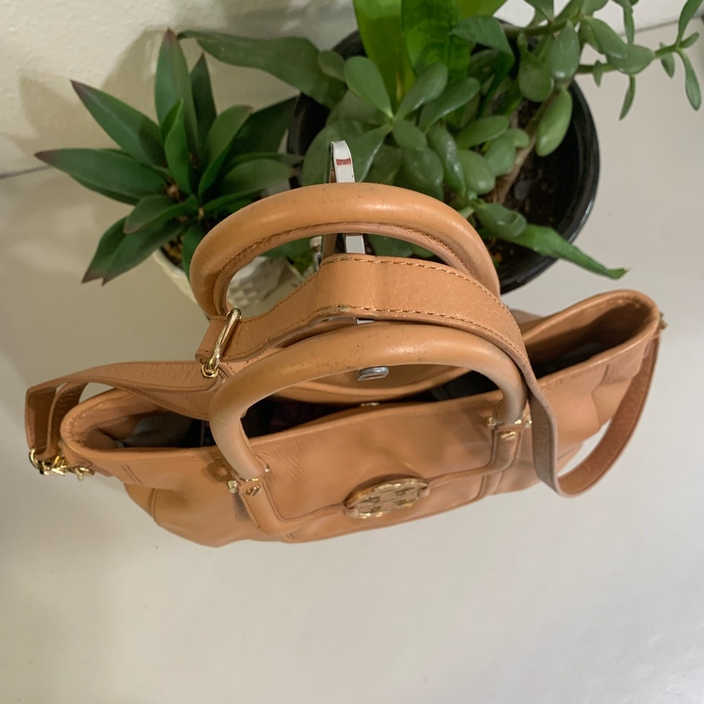 ๐๐ Tory Burch Camel Leather Shoulder Bag - Picture 5 of 14